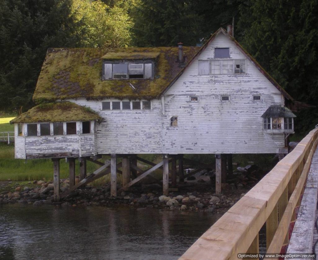 Former store at Shoal Bay. Photo courtesy Museum at Campbell River.